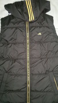 Adidas Sleevless Jacket for 967 Rs (Market Price 2899 Rs)
