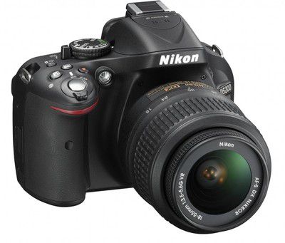 Nikon D5200 SLR for 40995 Rs (Market Price 46950 Rs)