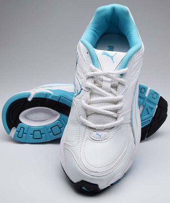 Puma AXIS XT Women White Sports Shoes for 1299 Rs (Market Price 2299 Rs)