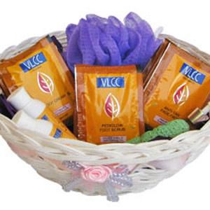 VLCC Travellers Pedicure Manicure Hamper for 613 Rs (Market Price 1063 Rs)