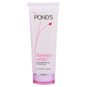 POND'S Flawless White Facial Foam 100gm for Rs 139 (Market Price Rs 219)