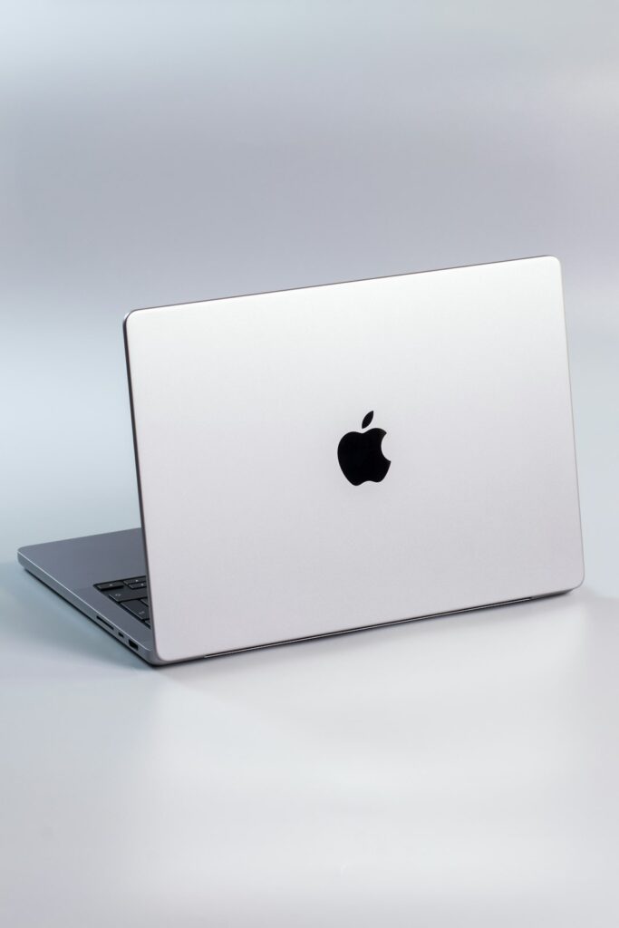 Apple MacBook: Premium Performance, Design, and Innovation in 2025